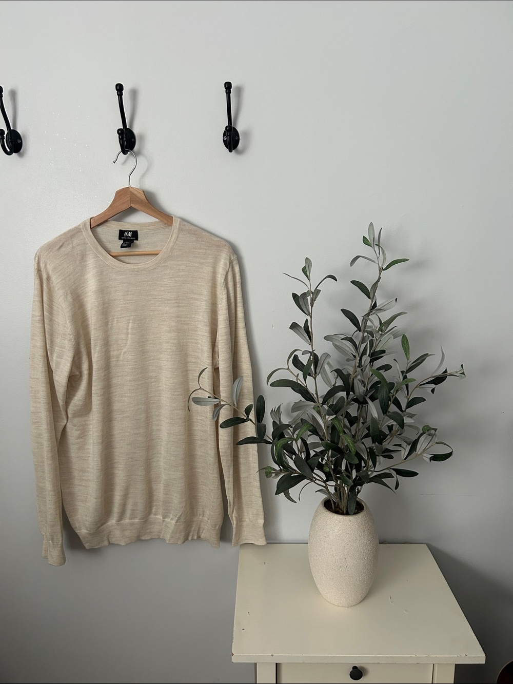 H&M Men's Light Cream Crewneck Sweater